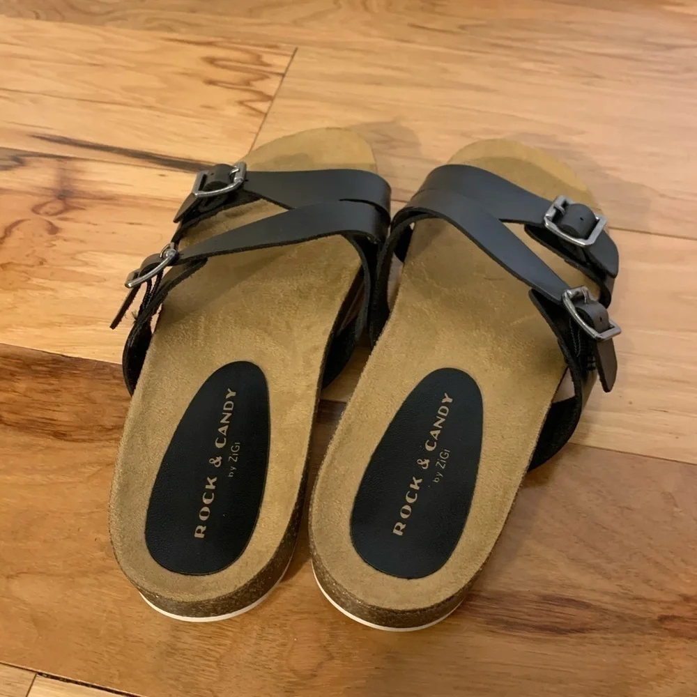 Rock & Candy Caravel- W faux leather sandals